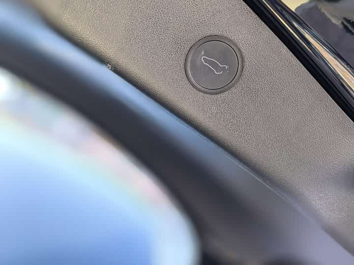 Фото 15 - Tesla Model 3