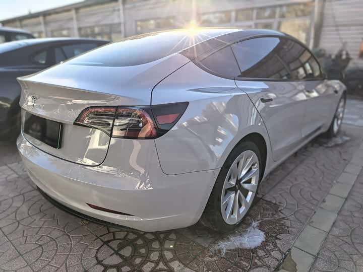 Фото 18 - Tesla Model 3