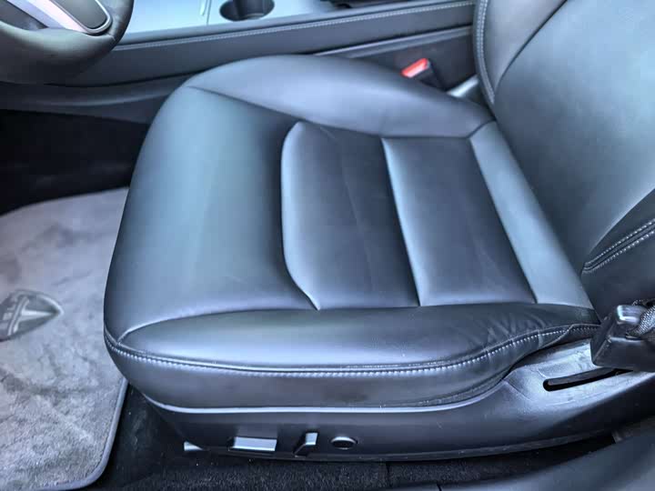 Фото 6 - Tesla Model 3