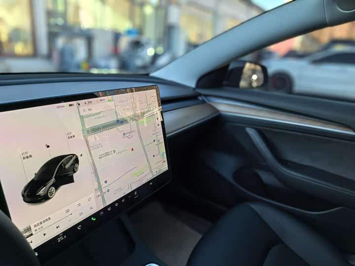 Фото 8 - Tesla Model 3