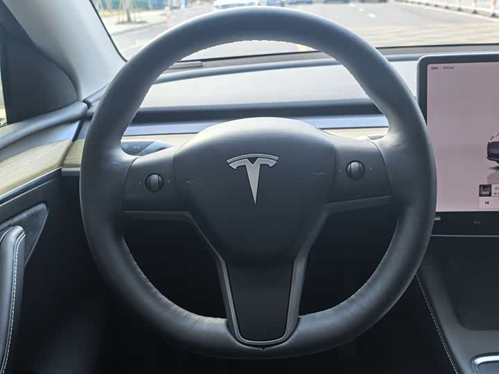 Фото 10 - Tesla Model Y