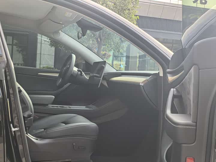 Фото 12 - Tesla Model Y