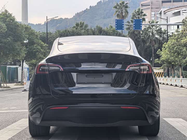 Фото 15 - Tesla Model Y