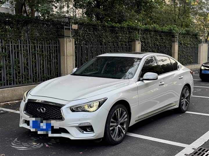 Фото 1 - Infiniti Q50L