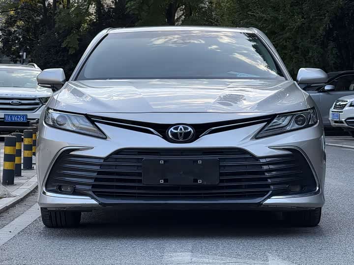 Фото 1 - Toyota Camry