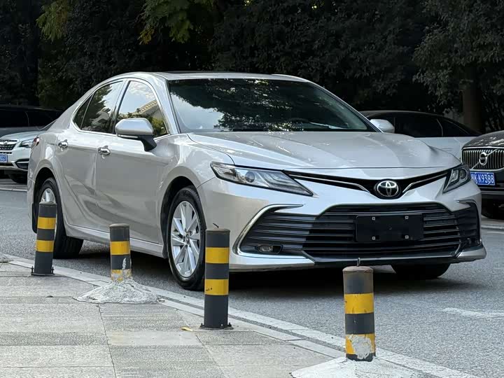 Фото 3 - Toyota Camry