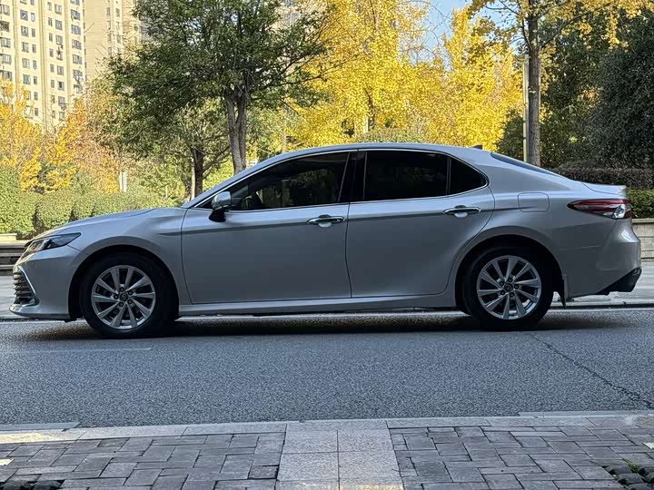 Фото 4 - Toyota Camry