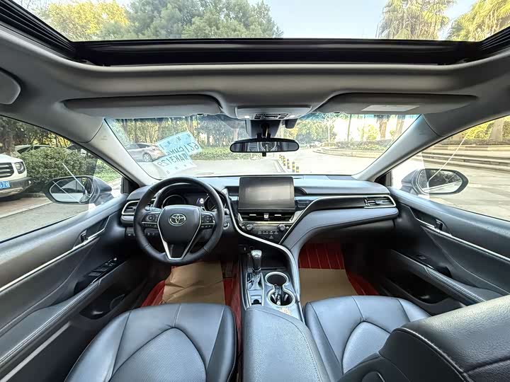 Фото 5 - Toyota Camry