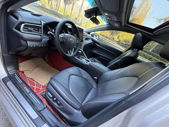 Фото 6 - Toyota Camry