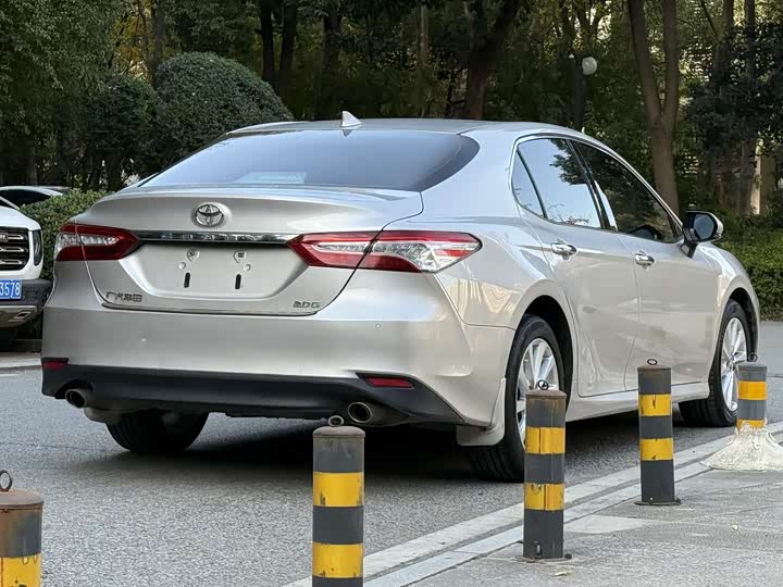 Фото 8 - Toyota Camry