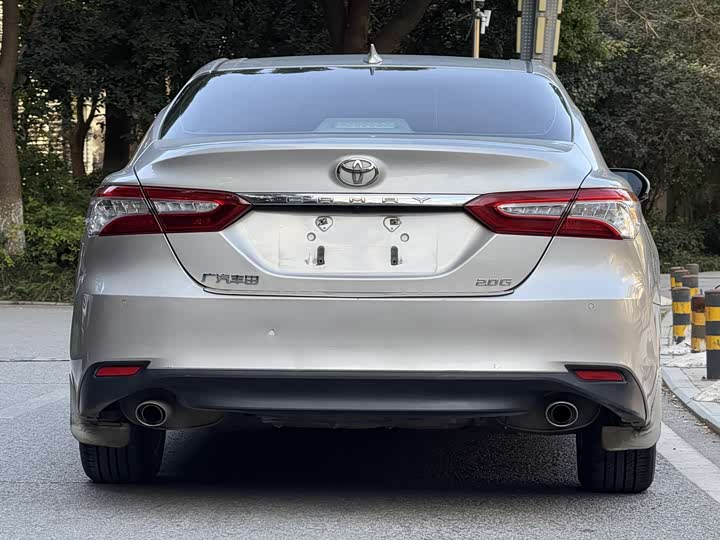 Фото 9 - Toyota Camry