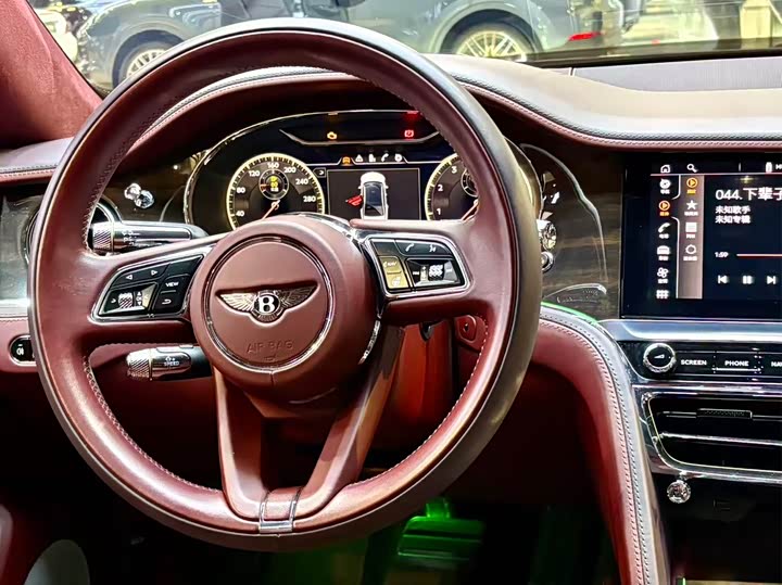 Фото 10 - Bentley Flying Spur