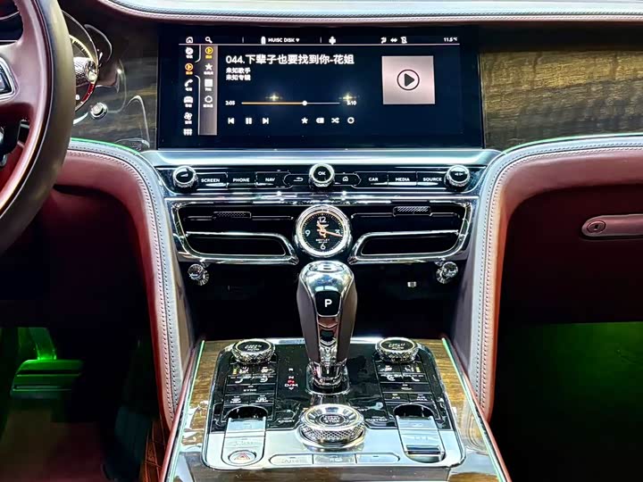 Фото 11 - Bentley Flying Spur