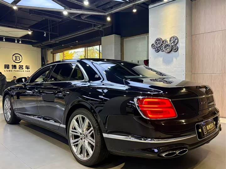 Фото 13 - Bentley Flying Spur