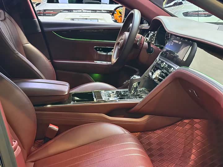 Фото 16 - Bentley Flying Spur