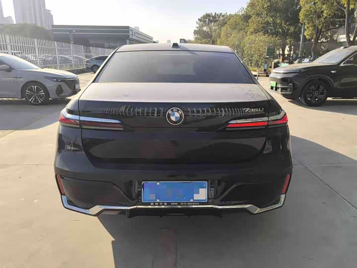 Фото 10 - BMW 7 Series