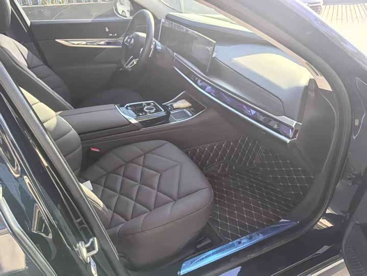 Фото 5 - BMW 7 Series