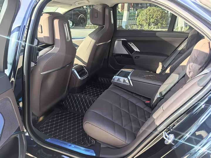 Фото 6 - BMW 7 Series