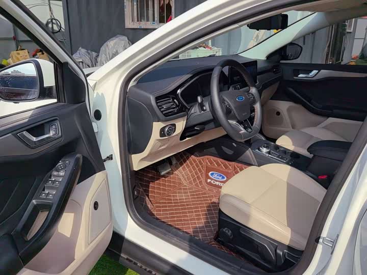 Фото 3 - Ford Focus