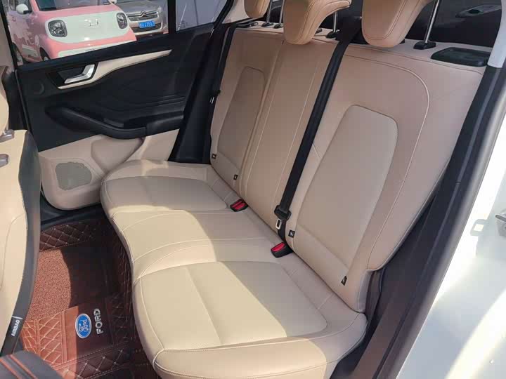 Фото 4 - Ford Focus