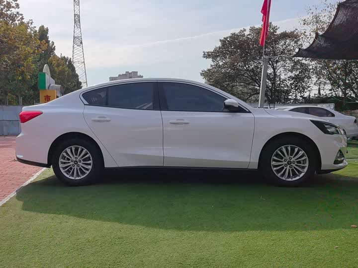 Фото 7 - Ford Focus