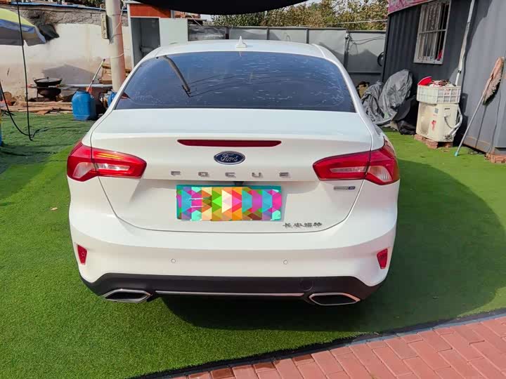 Фото 8 - Ford Focus