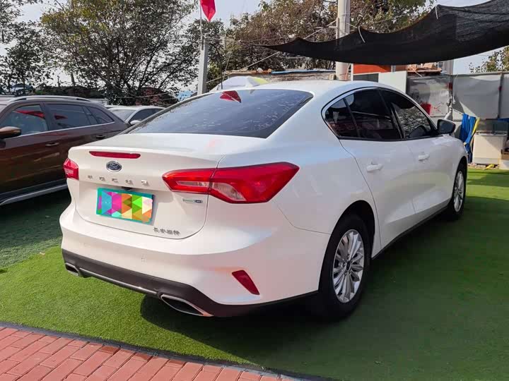 Фото 9 - Ford Focus