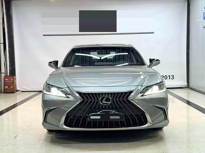 Фото 2 - Lexus ES