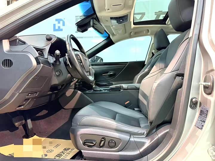 Фото 4 - Lexus ES