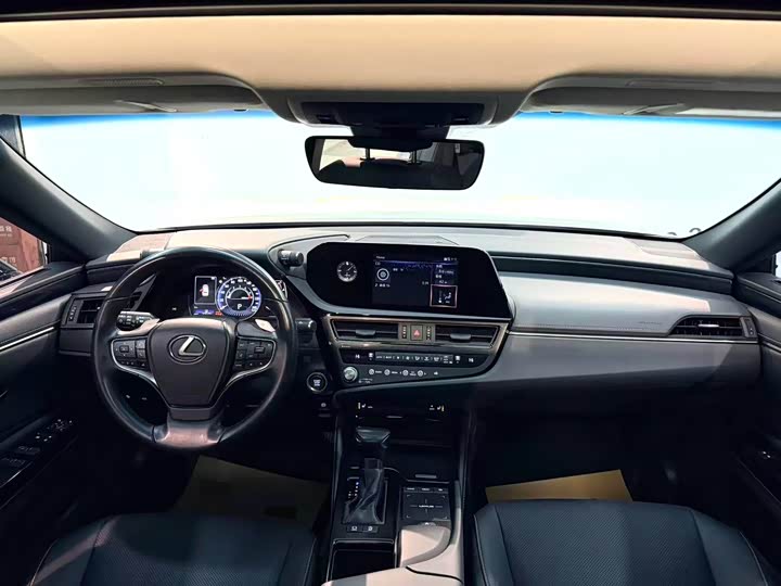 Фото 5 - Lexus ES