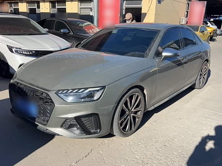 Фото 1 - Audi S4