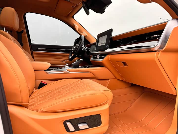 Фото 19 - Tank 500 Hybrid