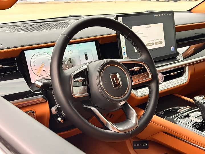 Фото 28 - Tank 500 Hybrid