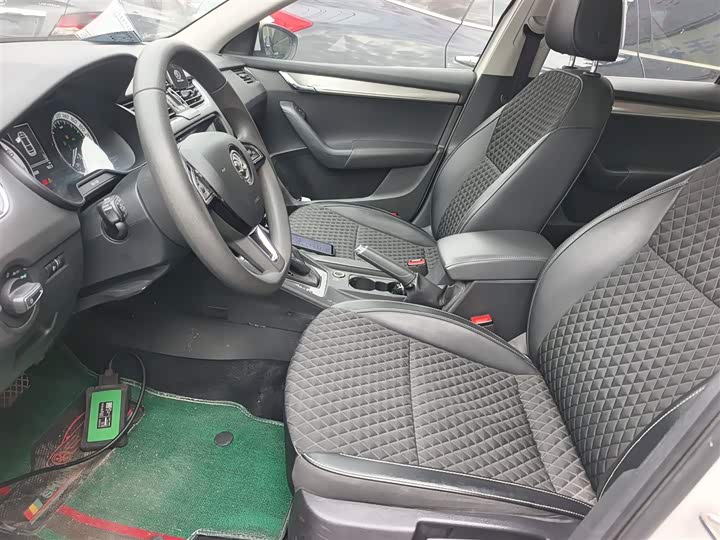 Фото 15 - Skoda Octavia Pro