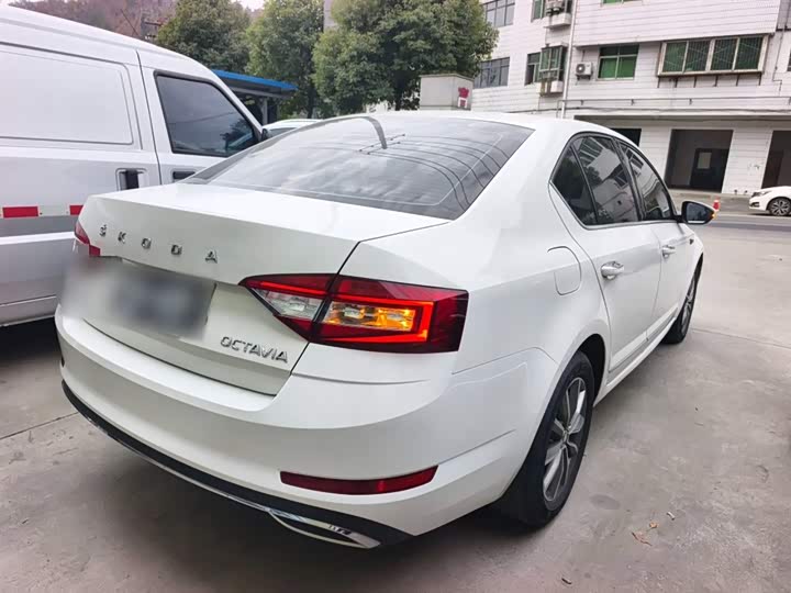 Фото 7 - Skoda Octavia Pro
