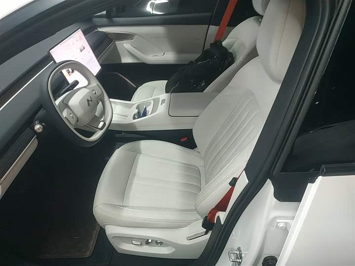 Фото 15 - Nio Onvo L60