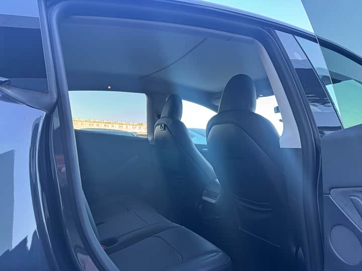 Фото 17 - Tesla Model Y