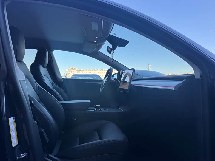 Фото 19 - Tesla Model Y