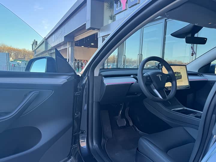 Фото 6 - Tesla Model Y