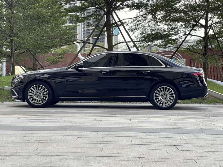 Фото 11 - Mercedes-Benz E-Class