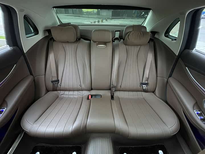 Фото 12 - Mercedes-Benz E-Class