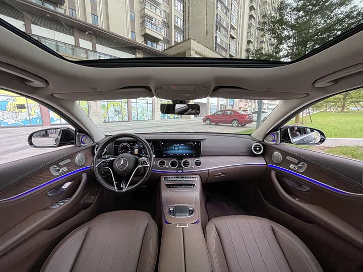 Фото 13 - Mercedes-Benz E-Class