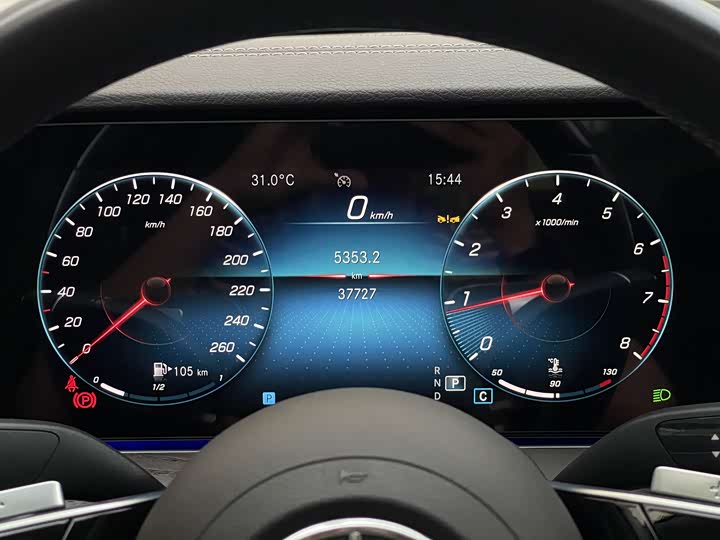 Фото 17 - Mercedes-Benz E-Class