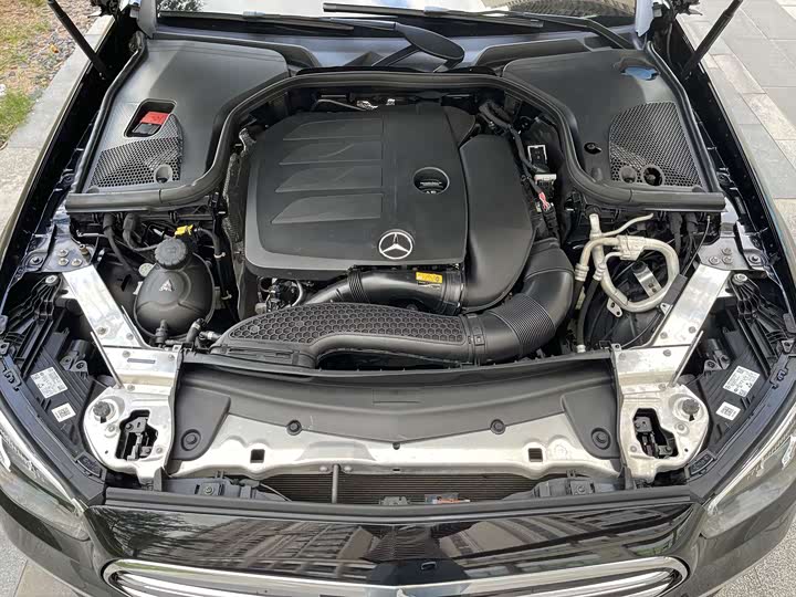 Фото 19 - Mercedes-Benz E-Class