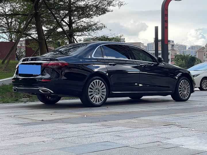 Фото 4 - Mercedes-Benz E-Class