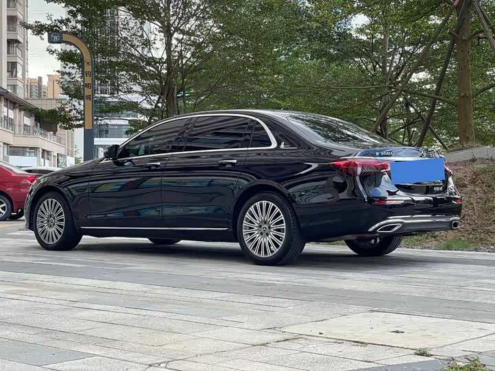 Фото 6 - Mercedes-Benz E-Class