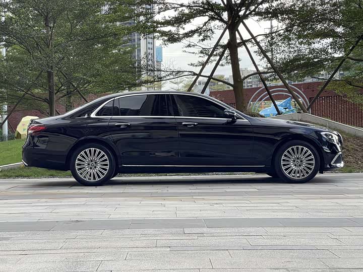 Фото 8 - Mercedes-Benz E-Class