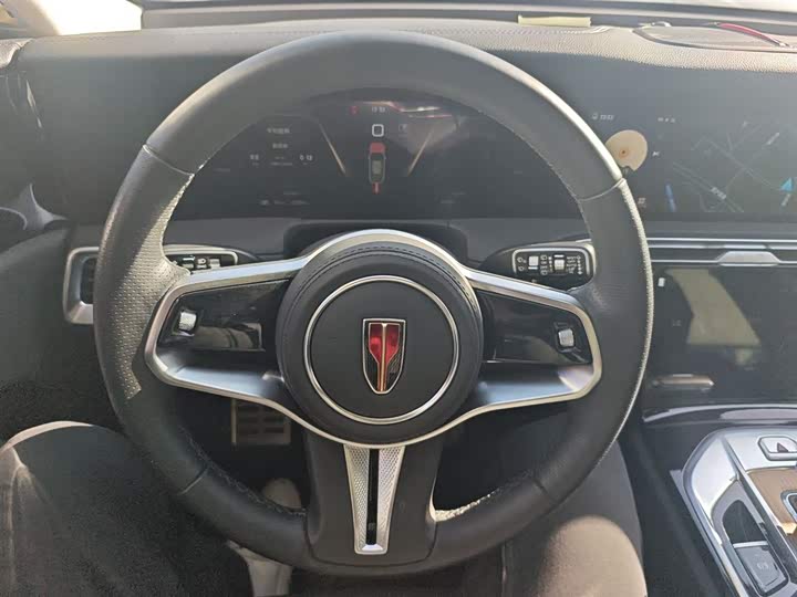 Фото 11 - Hongqi E-HS9