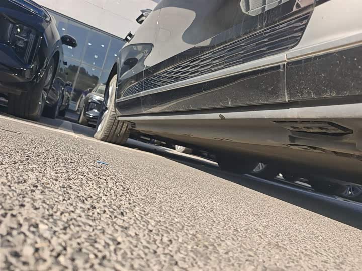 Фото 20 - Hongqi E-HS9