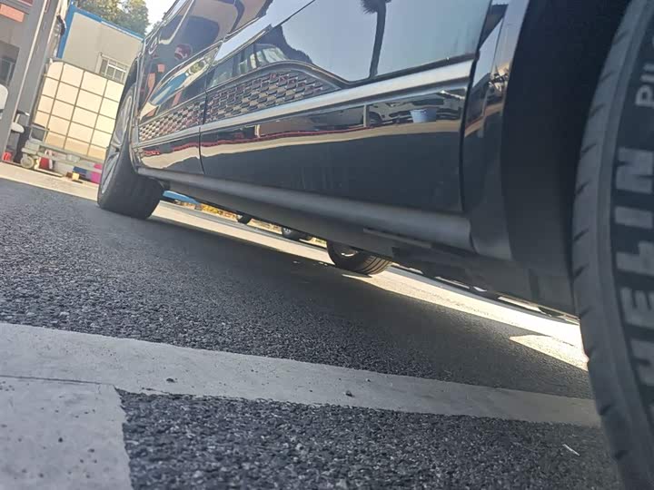 Фото 21 - Hongqi E-HS9